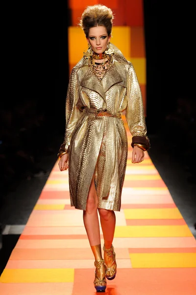 Look 32